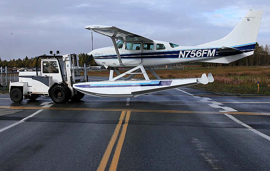 Alaska Floatplanes - Alaskafoto | Aircraft photography & environmental portrait - Rob Stapleton, Lake Hood Seaplane Base