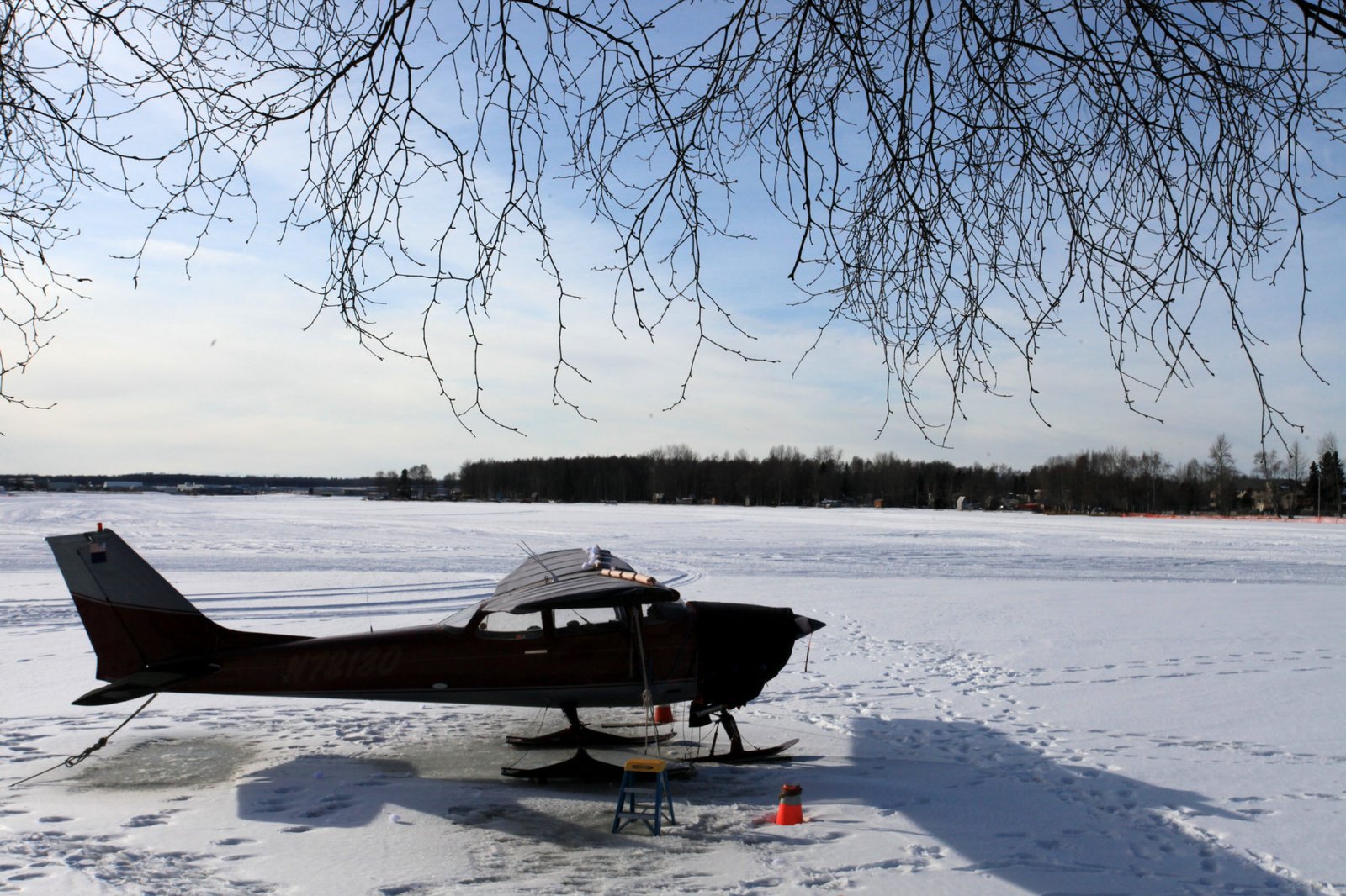 Cessna 172 on skis | Alaskafoto - Alaska Aircraft photography & Alaska Air Cargo photography