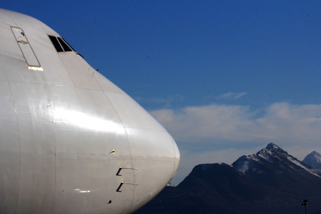 Boeing jet in mountains of Alaska - Alaska photography & Aircraft portraits | Alaskafoto - Airplane photographer