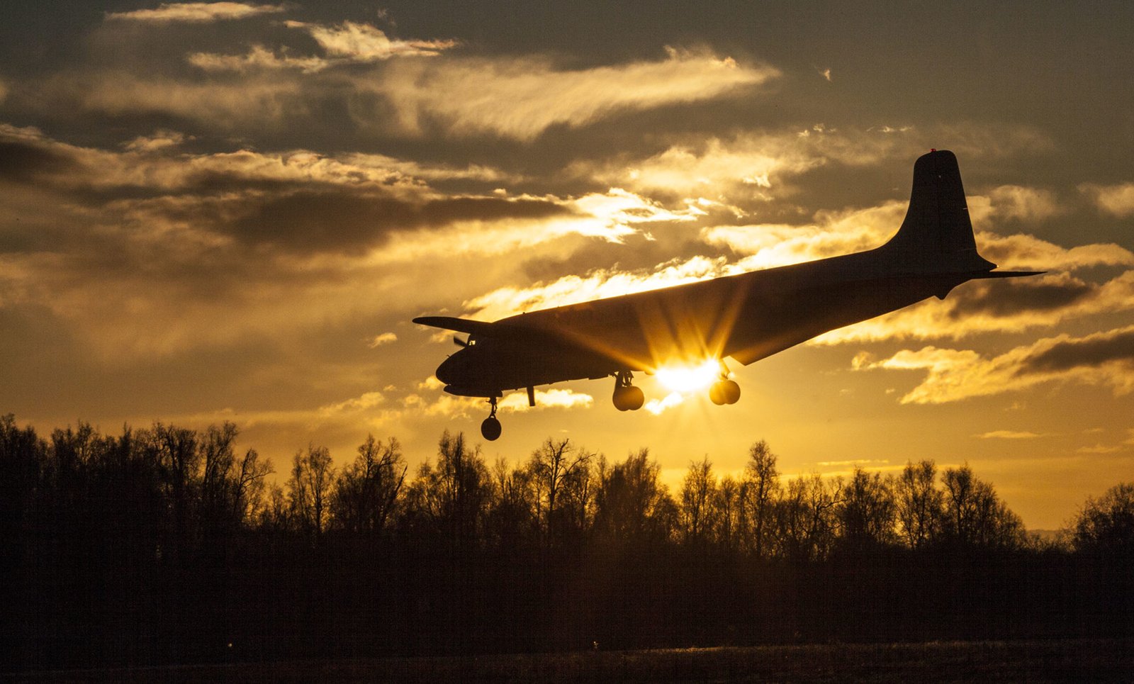 Everts DC-6 landing at PANC | Alaskafoto - Best Alaska aircraft photography & Alaska Air Cargo photography