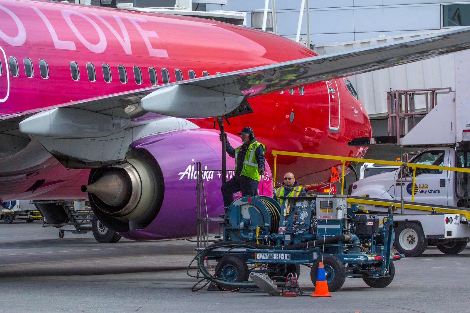 Alaska jet, aircraft, fueling, ANC, Alaskafoto images