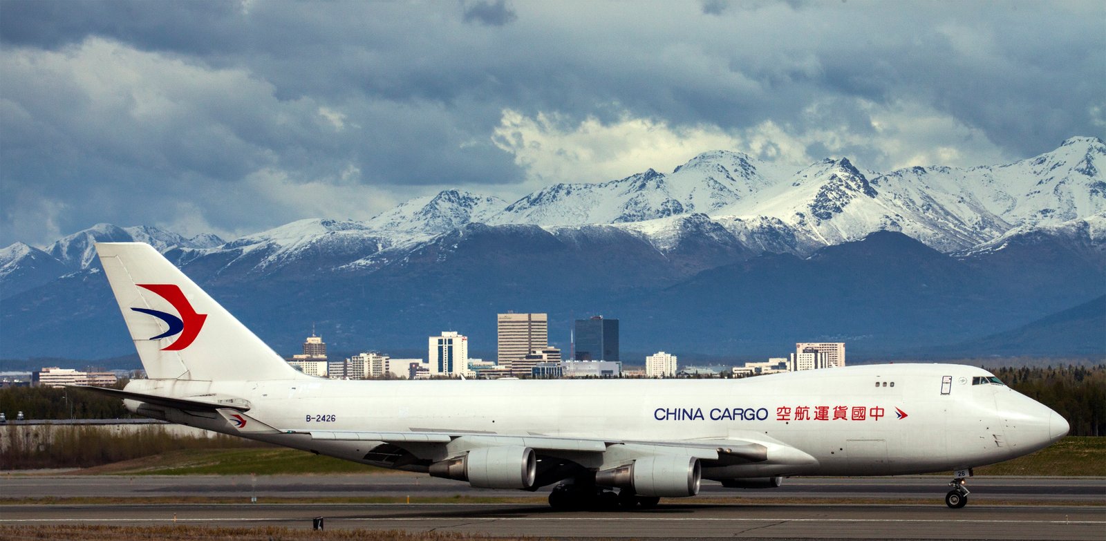 Anchorage International Airport: Best Place for an Aircraft Photographer - Aviation photography | Alaskafoto.com